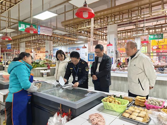 12.30郁南縣市場(chǎng)監(jiān)管局開展元旦期間市場(chǎng)監(jiān)管領(lǐng)域安全檢查2.jpg