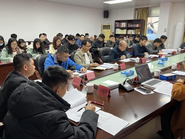 3.5郁南縣市場(chǎng)監(jiān)管局召開2025年度市場(chǎng)監(jiān)管綜合執(zhí)法工作會(huì)議暨舉辦市場(chǎng)監(jiān)管綜合行政執(zhí)法培訓(xùn)班照片1.jpg